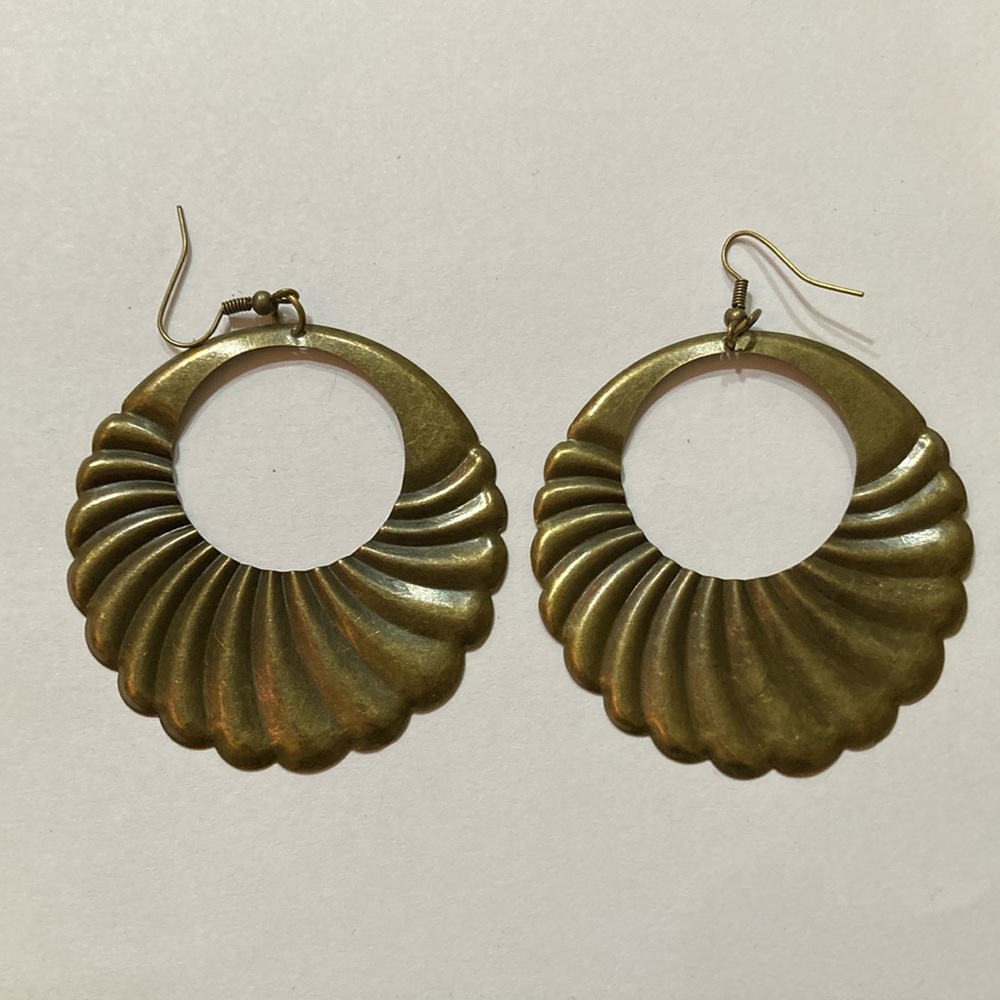 Round dangle earrings